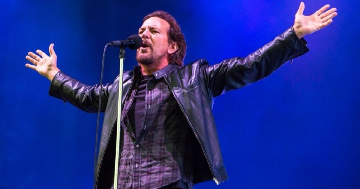 Pearl Jam frontman Eddie Vedder tries on a Chicago Cubs jersey as the